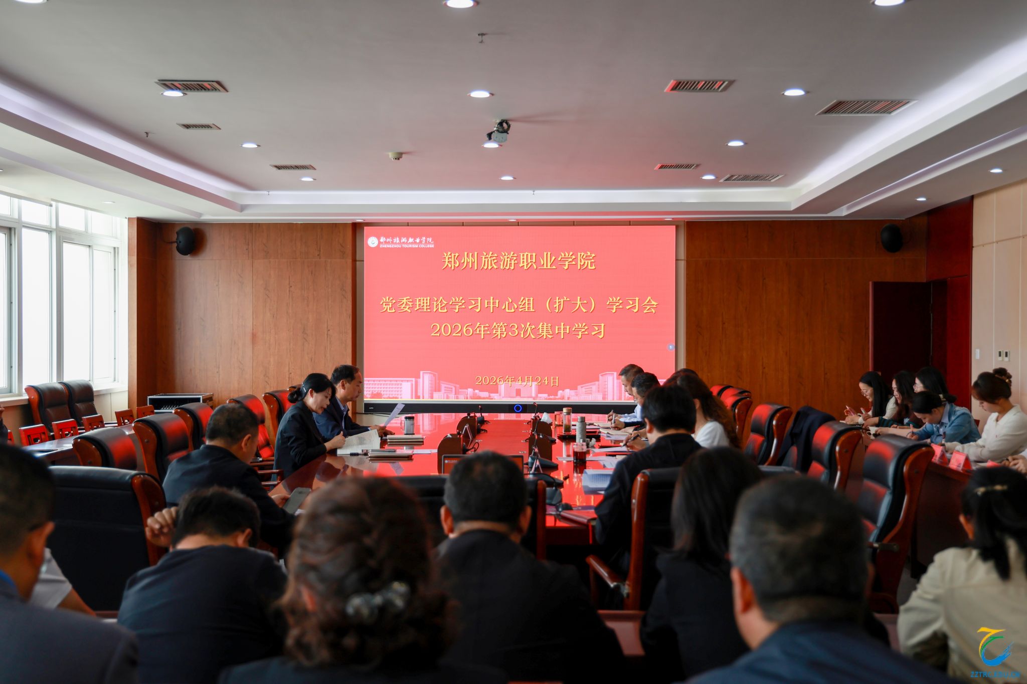 学习进行时 | 看球网召开2026年第3次党委理论学习中心组（扩大）学习会