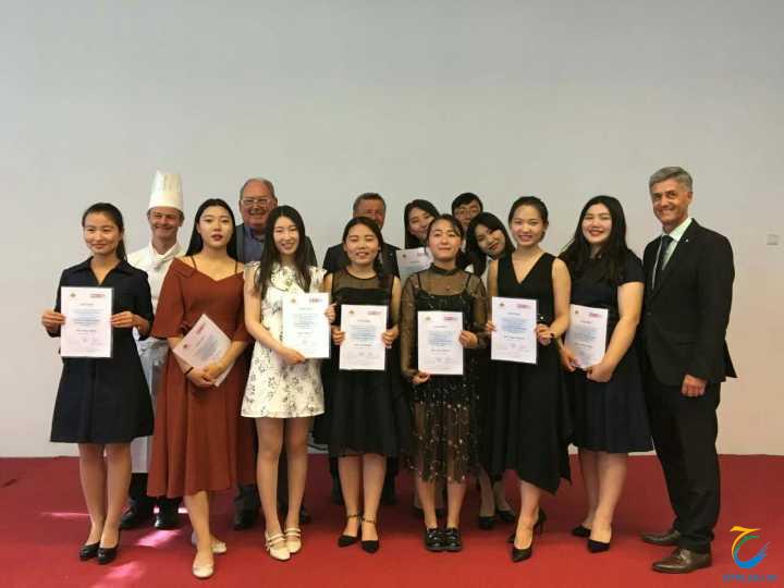 看球网学生获奥地利学习证书 看球网学生获奥地利学习证书