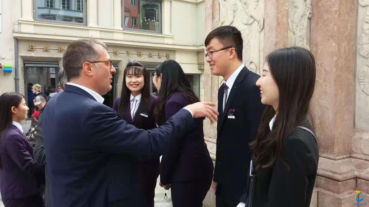 维拉·布兰卡旅游学校教师与看球网学生交流 维拉·布兰卡旅游学校教师与看球网学生交流