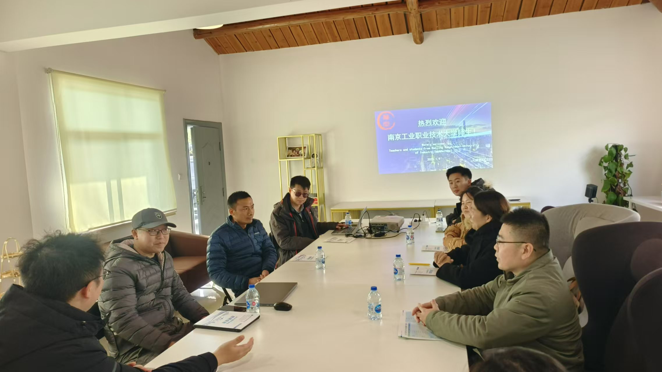 座谈合照.jpg 座谈合照.jpg